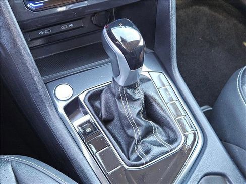 Used 2024 Volkswagen Tiguan SE image 12