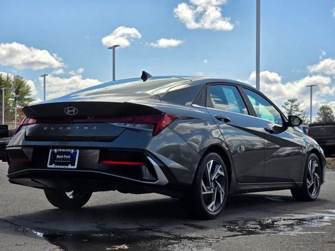 Used 2024 Hyundai Elantra SEL w/ Convenience Package image 12