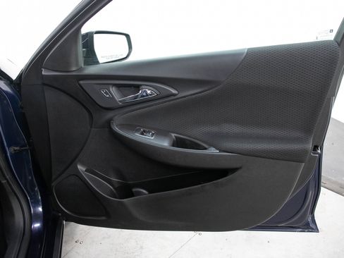 Used 2018 Chevrolet Malibu LT FWD image 9