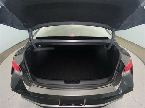 Used 2025 Hyundai Elantra SE image 22