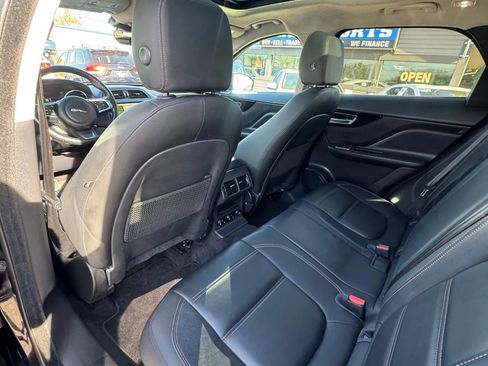 Used 2020 Jaguar F-PACE Prestige image 15