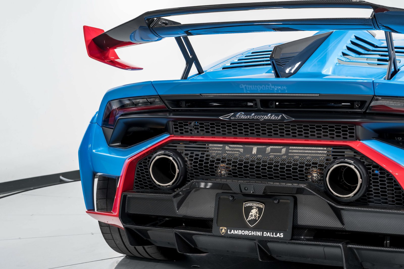 Used 2024 Lamborghini Huracan STO RWD image 50