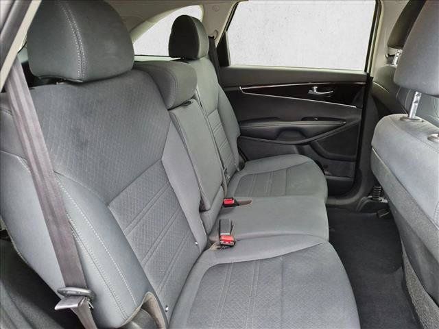 Used 2020 Kia Sorento LX FWD image 18