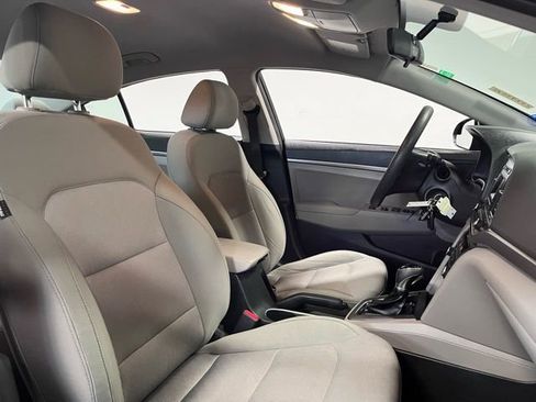 Used 2017 Hyundai Elantra SE image 10