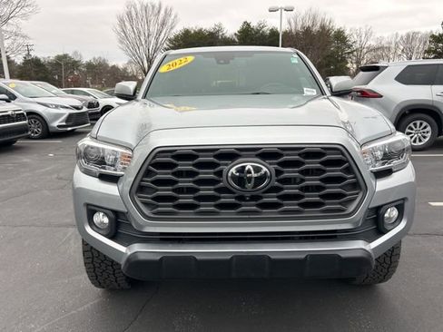 Used 2022 Toyota Tacoma TRD Off-Road w/ Technology Package image 2