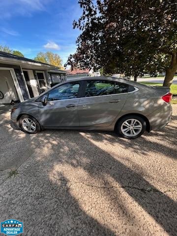 Used 2017 Chevrolet Cruze LT w/ Convenience Package FWD image 4
