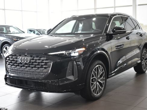 Certified 2025 Audi Q5 Premium Plus w/ Premium Plus AWD/4WD image 7