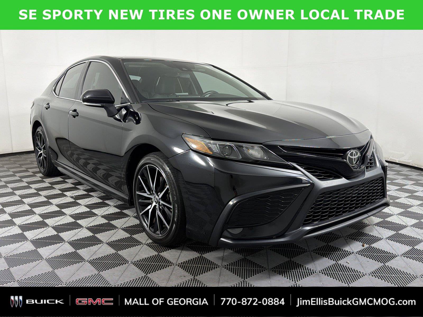 Used 2024 Toyota Camry SE FWD image 1