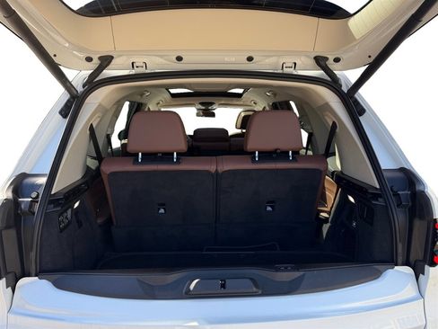 Used 2024 BMW X7 xDrive40i w/ Premium Package image 25