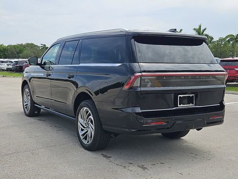 New 2025 Lincoln Navigator L Reserve AWD/4WD image 4