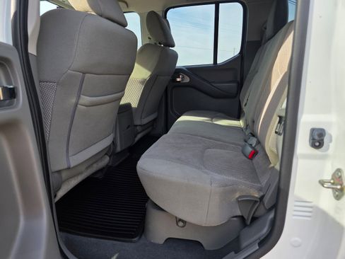 Used 2019 Nissan Frontier SV image 9