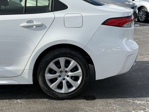 Certified 2022 Toyota Corolla LE image 4