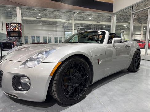 Used 2009 Pontiac Solstice GXP w/ Premium Package RWD image 24