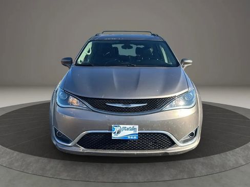 Used 2017 Chrysler Pacifica Touring-L image 17