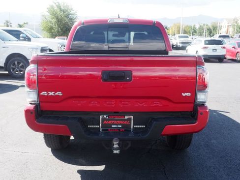 Used 2018 Toyota Tacoma TRD Off-Road w/ Technology Package image 6