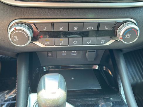 Used 2024 Nissan Altima 2.5 SR w/ SR Premium Package AWD/4WD image 13