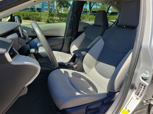 Used 2021 Toyota Corolla LE image 16