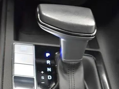 Used 2025 Hyundai Elantra SEL image 35