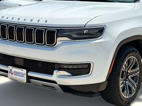 Used 2024 Jeep Wagoneer L Series II w/ Flexible Seating Group RWD image 12