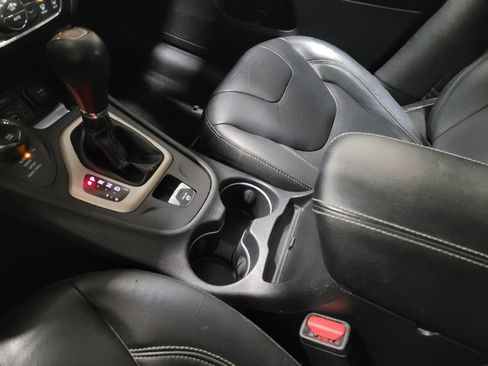 Used 2018 Jeep Cherokee Limited w/ Trailer Tow Group image 26