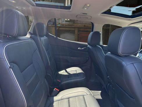 Certified 2023 GMC Acadia Denali w/ Denali Ultimate Package FWD image 18