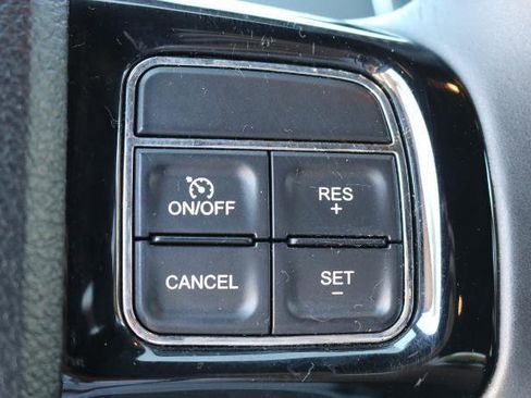 Used 2017 Dodge Grand Caravan SE FWD image 10
