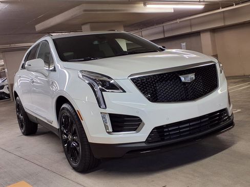 Used 2025 Cadillac XT5 Sportv w/ LPO, Bronce Accent Package image 3