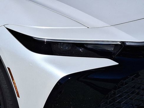 Used 2023 Toyota Crown XLE image 9