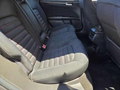 Used 2015 Ford Fusion SE w/ Equipment Group 201A FWD image 9