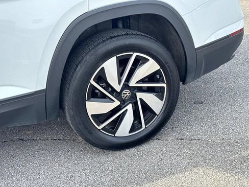 Used 2025 Volkswagen Atlas SE image 11