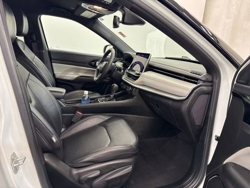 Used 2025 Jeep Compass Limited AWD/4WD image 16
