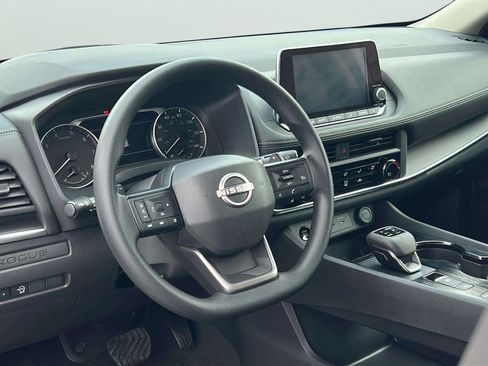 Used 2025 Nissan Rogue S FWD image 10