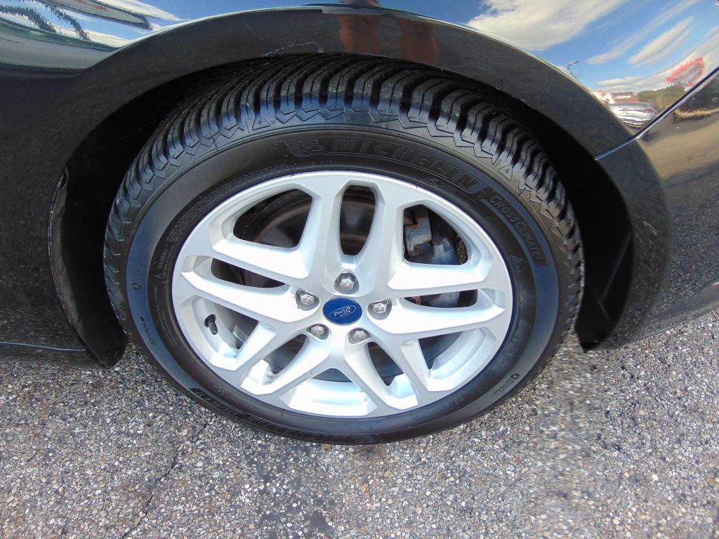Used 2015 Ford Fusion SE FWD image 26