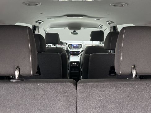 Used 2023 GMC Acadia SLE w/ Driver Convenience Package image 8