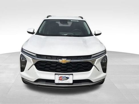 Used 2024 Chevrolet Trax LT w/ Driver Confidence Package FWD image 8