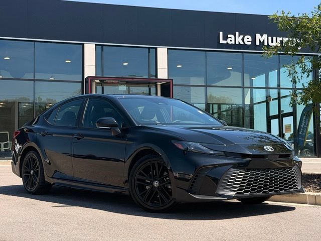 Used 2025 Toyota Camry SE FWD image 1