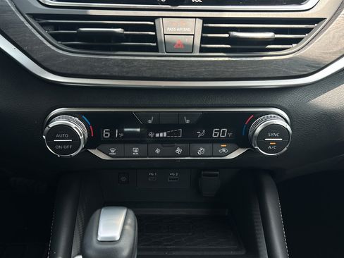 Used 2025 Nissan Altima 2.5 SV w/ SV Premium Package FWD image 21