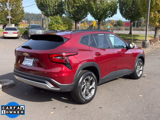 Used 2025 Chevrolet Trax LT w/ LT Convenience Package FWD image 7