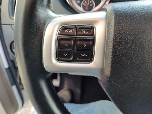 Used 2018 Dodge Grand Caravan SE w/ UConnect Hands-Free Group image 27