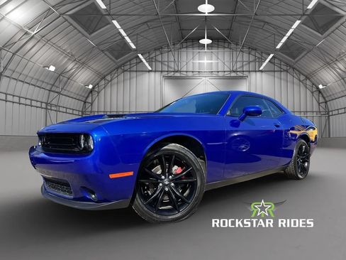 Used 2018 Dodge Challenger SXT w/ Blacktop Package RWD image 12