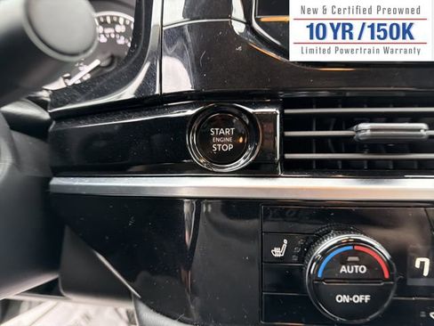 Used 2025 Nissan Pathfinder SV image 27