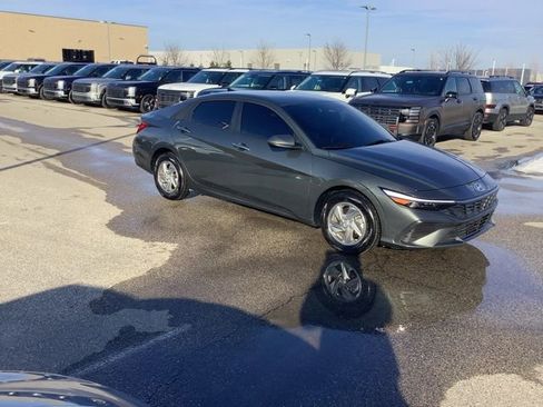 Certified 2025 Hyundai Elantra SE w/ Cargo Package image 7