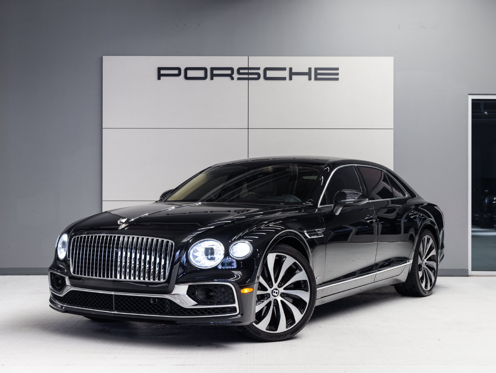 Used 2022 Bentley Flying Spur V8 AWD/4WD image 1