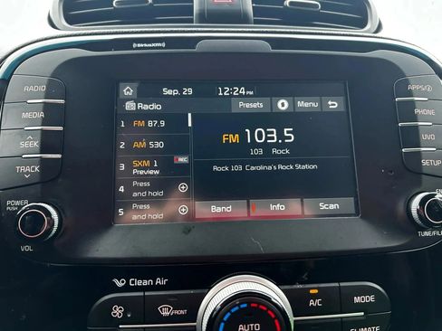 Used 2018 Kia Soul ! image 17