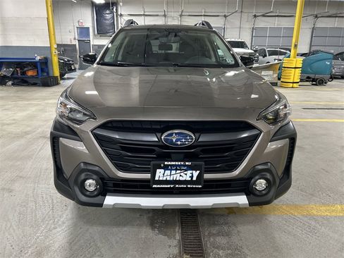 Certified 2023 Subaru Outback Limited image 3