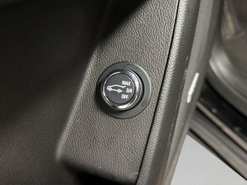 Used 2023 Chevrolet Traverse RS FWD image 17