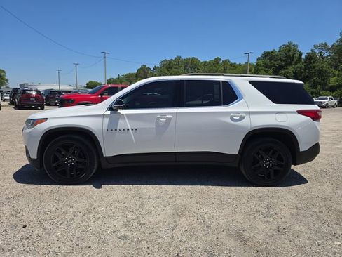 Used 2020 Chevrolet Traverse LT w/ LPO, Blackout Package AWD/4WD image 6