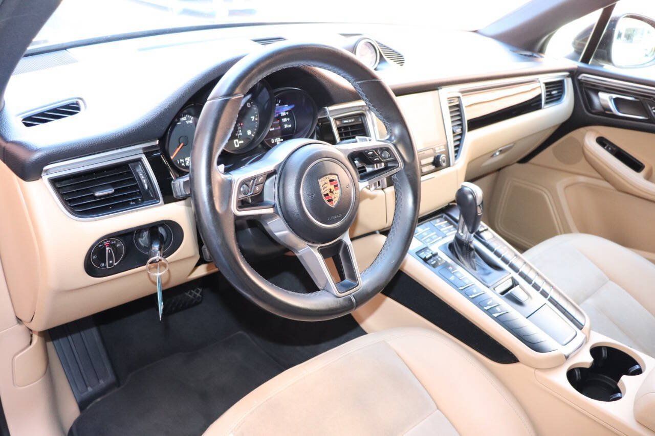 Used 2017 Porsche Macan AWD/4WD image 23