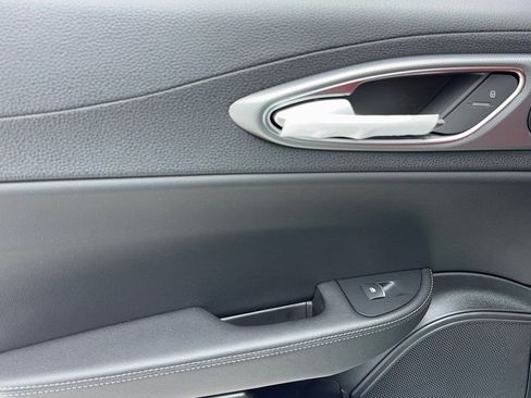 New 2025 Alfa Romeo Giulia Base image 40