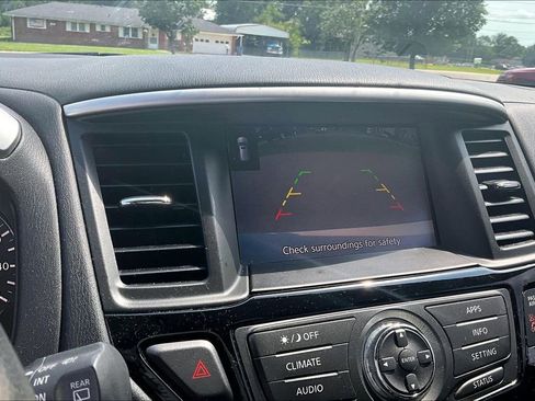 Used 2018 Nissan Pathfinder SV AWD/4WD image 21